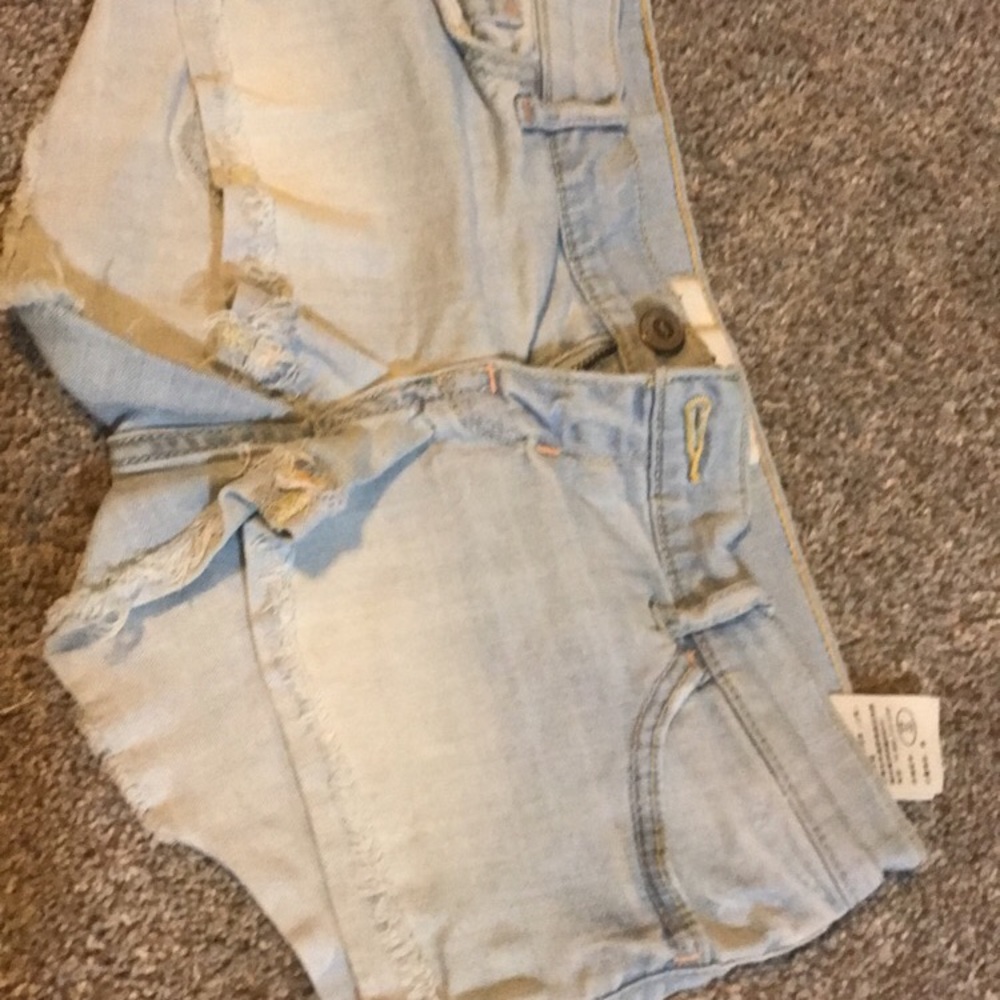 Hollister 25